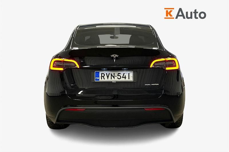 Käytetty Tesla Model Y 258 kW (351 HP) 2024 Musta Katumaasturi