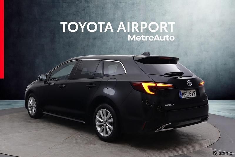 Käytetty Toyota Corolla Edition 140 HP (102 kW) 2025 Musta Farmari