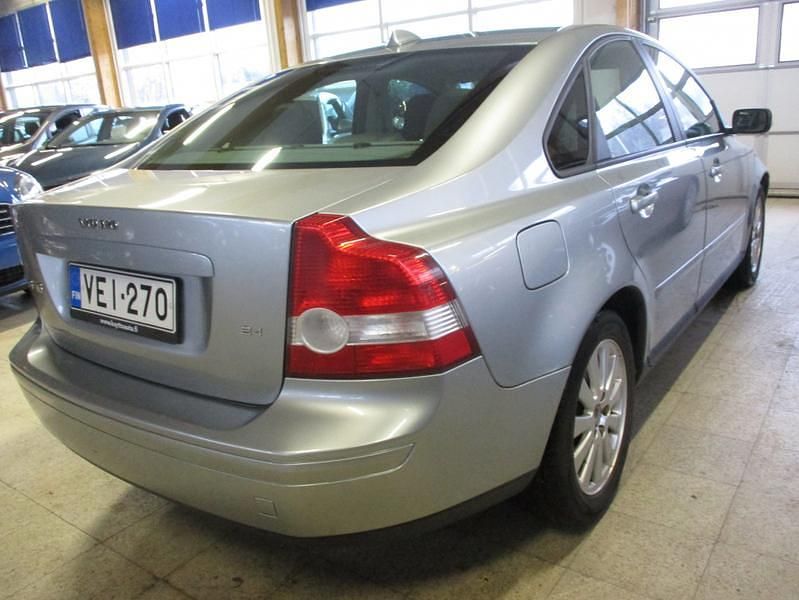 Käytetty Volvo S40 Momentum 140 HP (102 kW) 2006 Harmaa Sedan