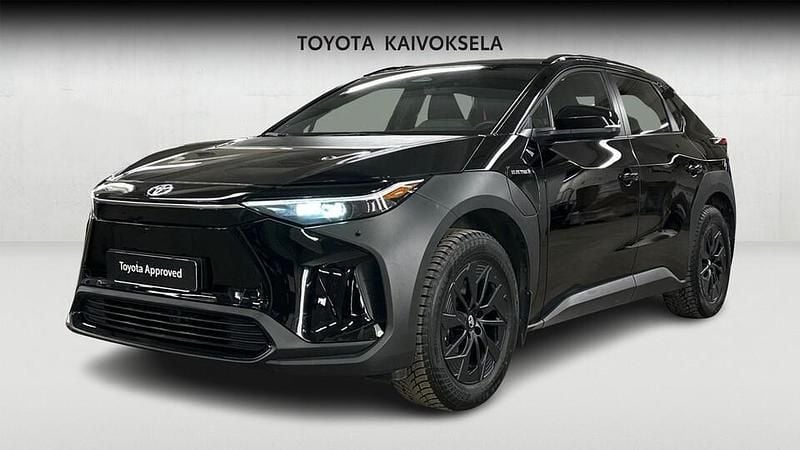 Käytetty Toyota bZ4X Active 150 kW (204 HP) 2023 Musta Katumaasturi