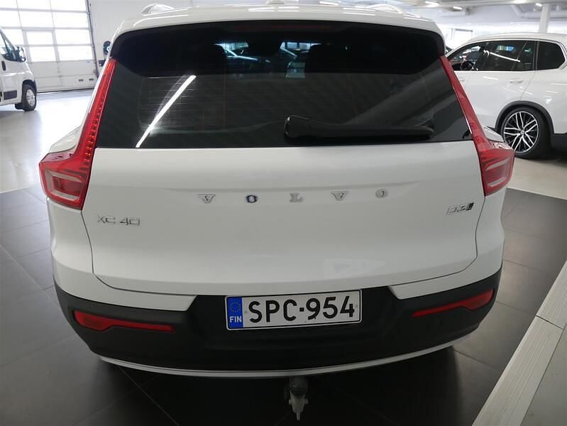 Käytetty Volvo XC40 Business Edition 150 HP (110 kW) 2018 Valkoinen Katumaasturi