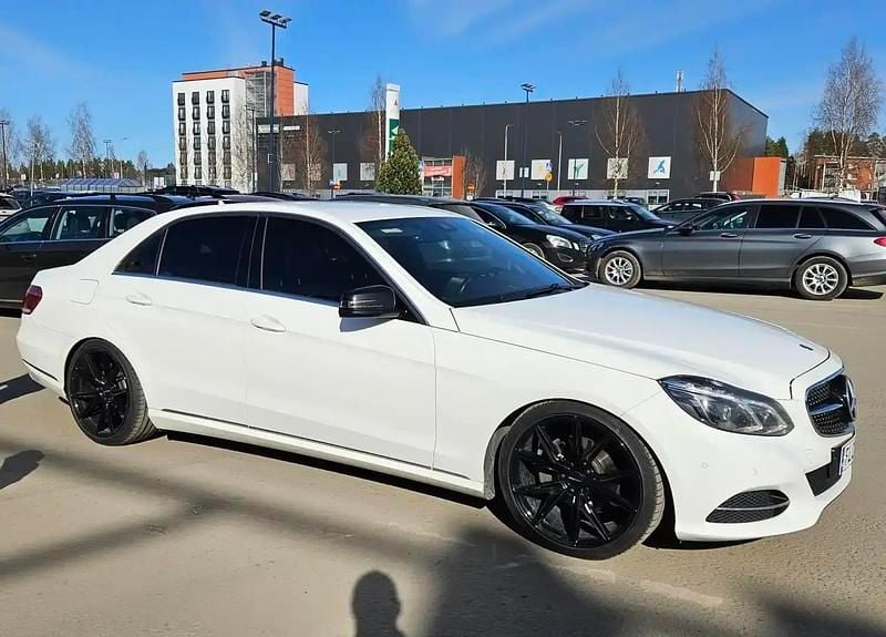 Käytetty Mercedes E220 Business 170 HP (125 kW) 2014 Valkoinen Sedan