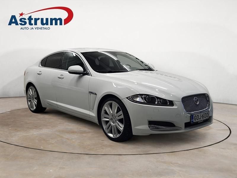 Käytetty Jaguar XF Premium Luxury 200 HP (147 kW) 2014 Valkoinen Sedan