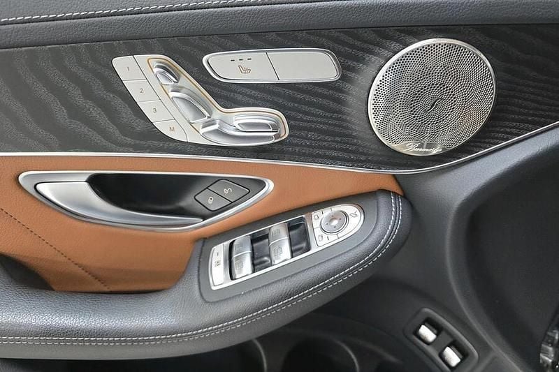 Käytetty Mercedes GLC300e Business 211 HP (155 kW) 2021 Musta Katumaasturi