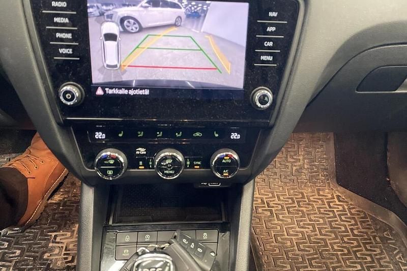 Käytetty Skoda Octavia Style 184 HP (135 kW) 2019 Musta Farmari