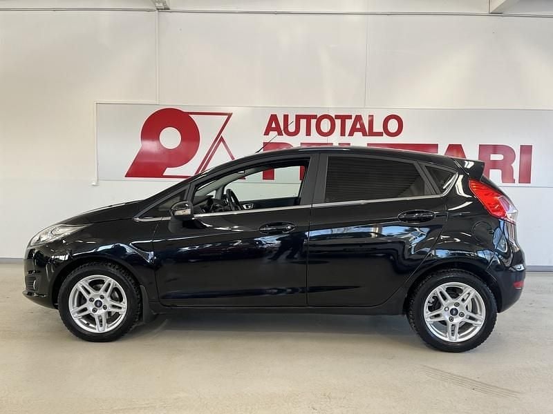 Käytetty Ford Fiesta Titanium 101 HP (74 kW) 2014 Musta Viistoperä