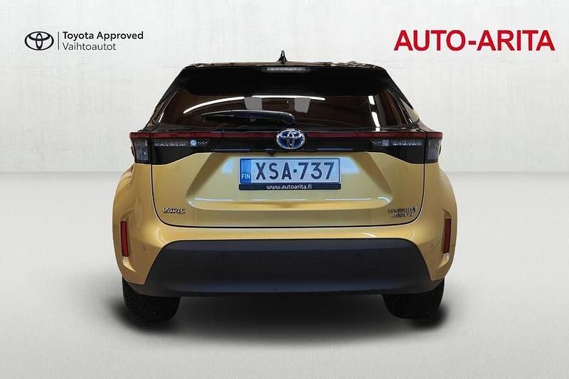 Käytetty Toyota Yaris Cross 116 HP (85 kW) 2023 Keltainen Katumaasturi