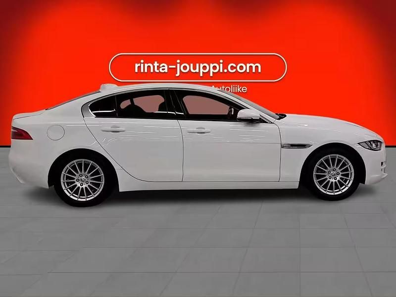 Käytetty Jaguar XE Business Edition 163 HP (119 kW) 2019 Sedan