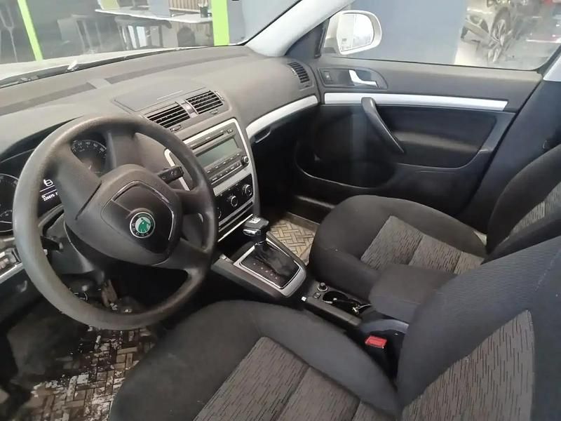 Käytetty Skoda Octavia Ambiente 105 HP (77 kW) 2011 Sedan