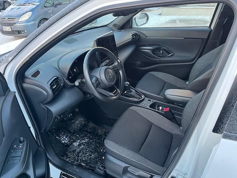 Käytetty Toyota Yaris Hybrid Edition 116 HP (85 kW) 2024 Viistoperä