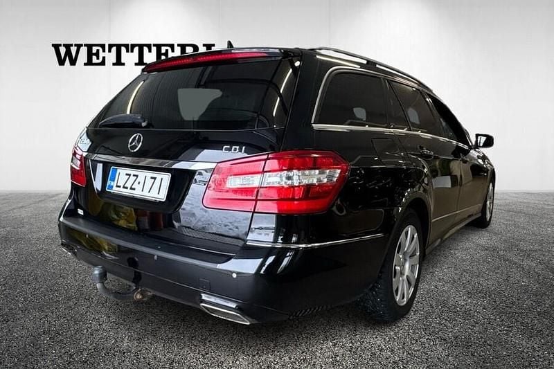 Käytetty Mercedes E200 Avantgarde 136 HP (100 kW) 2013 Musta Farmari