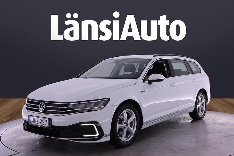 Käytetty 2020 VW Passat GTE Farmari | 21 980 € (Perustarjous) - Kuva 1/1