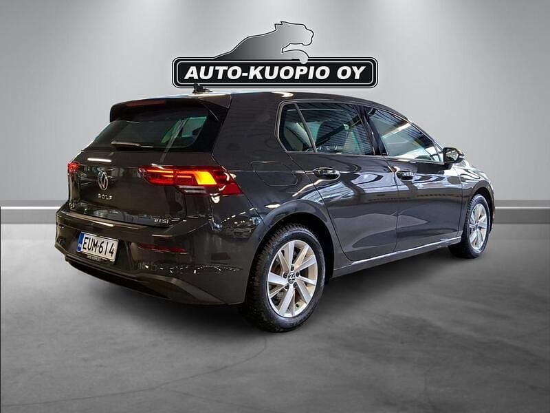 Käytetty VW Golf VIII Comfortline 110 HP (80 kW) 2023 Harmaa Viistoperä