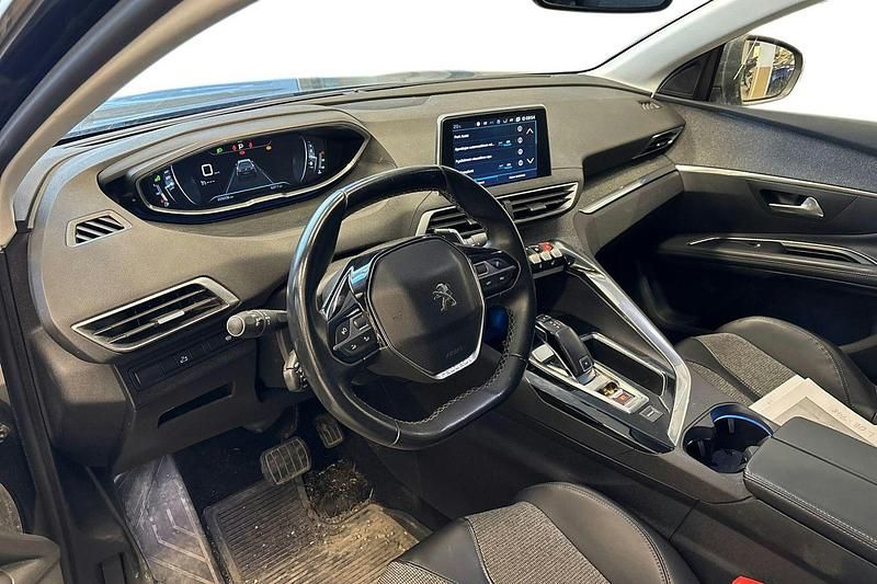 Käytetty Peugeot 5008 Allure 129 HP (94 kW) 2018 Musta Katumaasturi