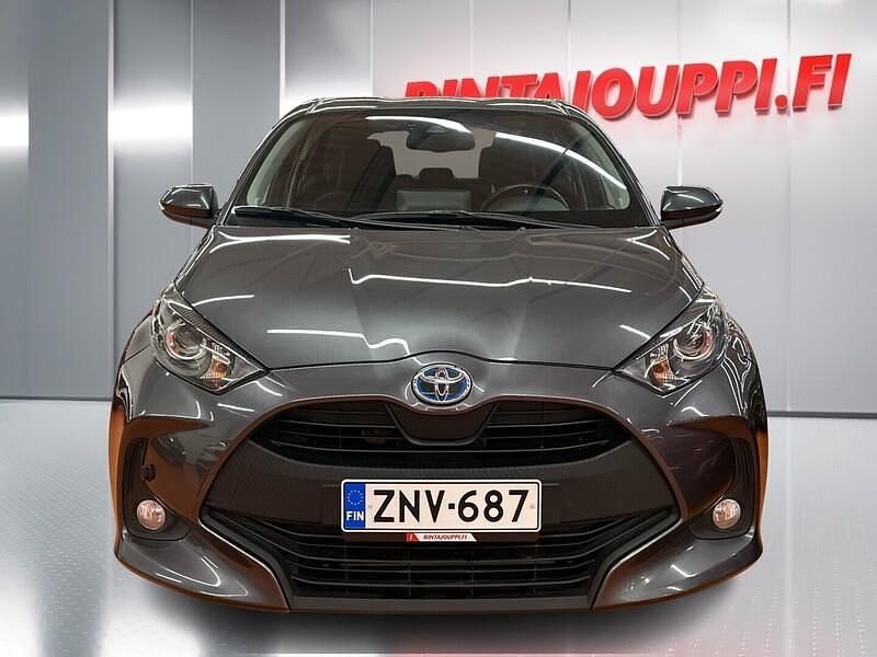 Käytetty Toyota Yaris Hybrid Active 116 HP (85 kW) 2022 Viistoperä