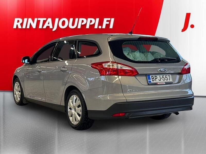 Käytetty Ford Focus Trend 125 HP (91 kW) 2012 Harmaa Farmari