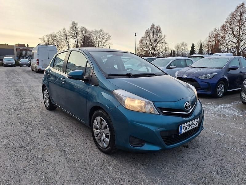Turkoosi Käytetty 2012 Toyota Yaris Sol Viistoperä | 6 800 € (Hieman kallis) - Kuva 1/4