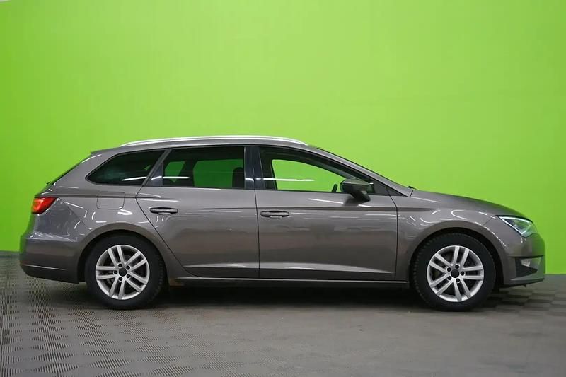 Käytetty Seat Leon ST FR 179 HP (131 kW) 2014 Hopea / harmaa Farmari
