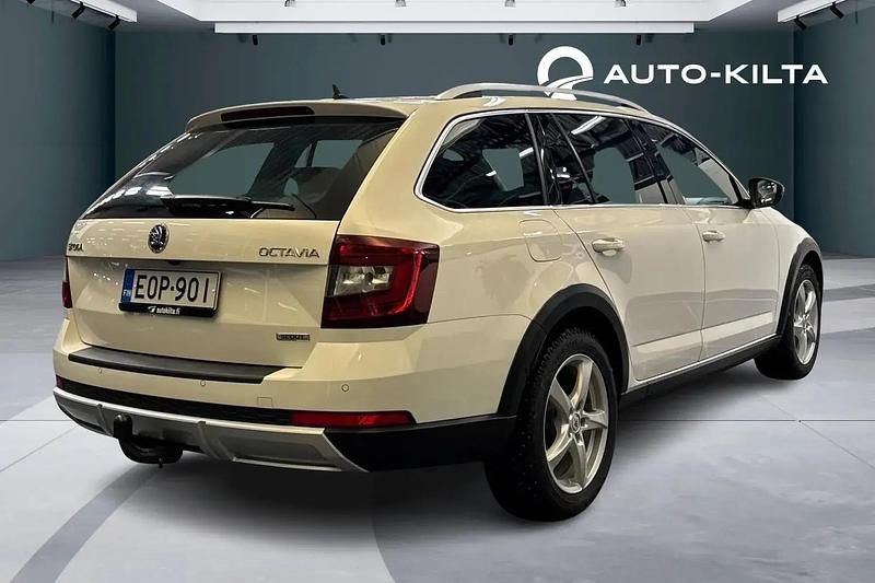 Käytetty Skoda Octavia 184 HP (135 kW) 2017 Valkoinen Farmari