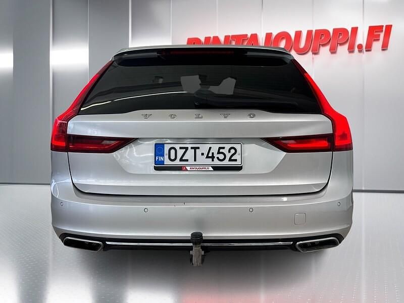 Käytetty Volvo V90 Momentum 320 HP (235 kW) 2019 Farmari