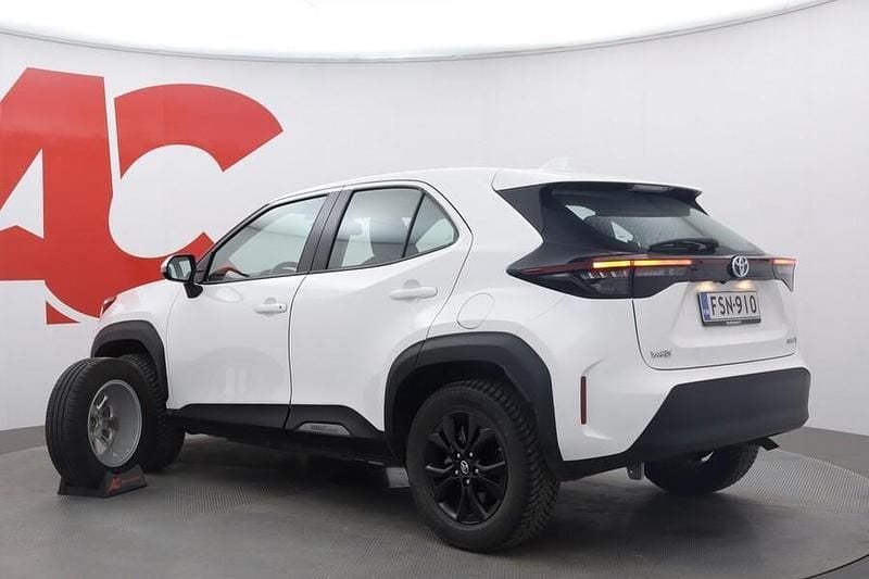 Käytetty Toyota Yaris Cross Active 116 HP (85 kW) 2022 Valkoinen Katumaasturi