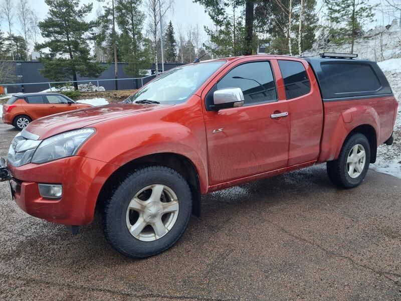 Punainen Käytetty 2015 Isuzu D-Max Nouto | 18 900 € (Perustarjous) - Kuva 1/4