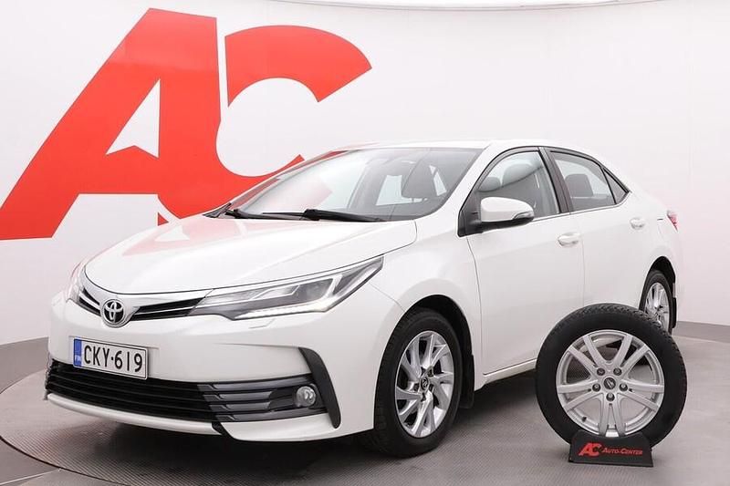 Valkoinen Käytetty 2017 Toyota Corolla Multidrive S Sedan | 16 590 € (Perustarjous) - Kuva 1/4