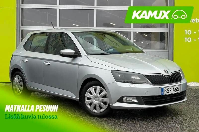 Käytetty Skoda Fabia Ambition 90 HP (66 kW) 2015 Hopea / harmaa Sedan