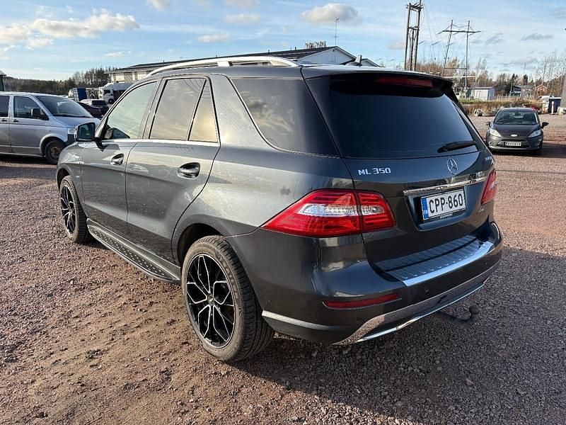 Käytetty Mercedes ML350 258 HP (189 kW) 2012 Katumaasturi
