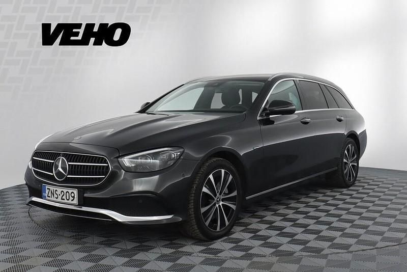 Harmaa Käytetty 2020 Mercedes E300 Avantgarde Farmari | 29 800 € (Perustarjous) - Kuva 1/4