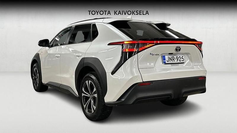 Käytetty Toyota bZ4X Business Edition 2025 Valkoinen Katumaasturi
