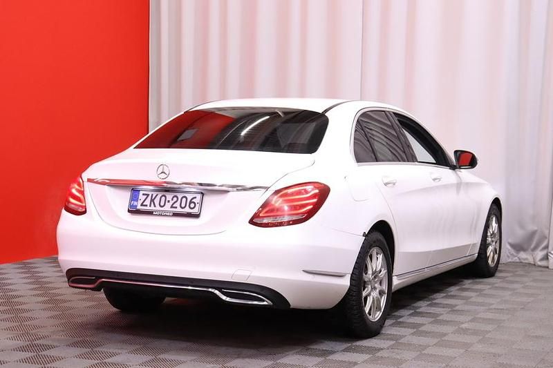 Käytetty Mercedes C200 Business 136 HP (100 kW) 2015 Sedan