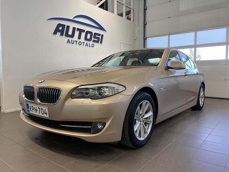 Ruskea Käytetty 2011 BMW 520 Sport Line Sedan | 11 700 € (Perustarjous) - Kuva 1/4
