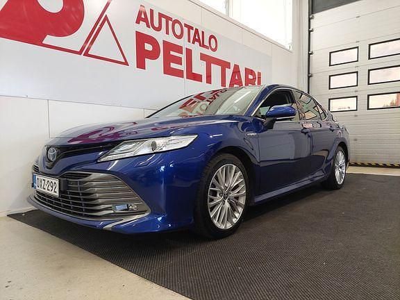 8w7 dark blue Käytetty 2020 Toyota Camry Style Sedan | 27 900 € (Perustarjous) - Kuva 1/4
