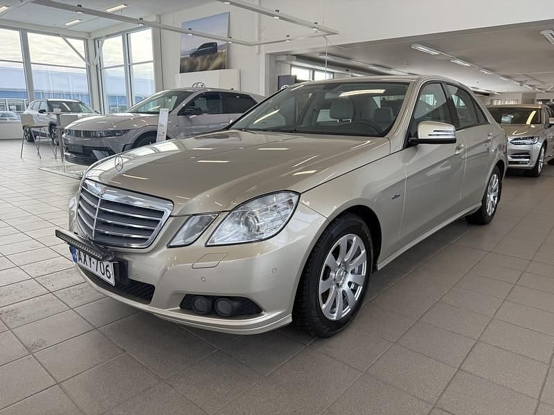 Käytetty Mercedes E200 Business 136 HP (100 kW) 2009 Ruskea Sedan