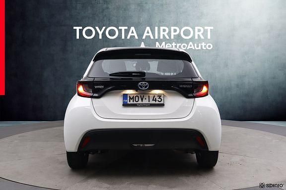 Käytetty Toyota Yaris Active 114 HP (83 kW) 2022 Valkoinen Viistoperä