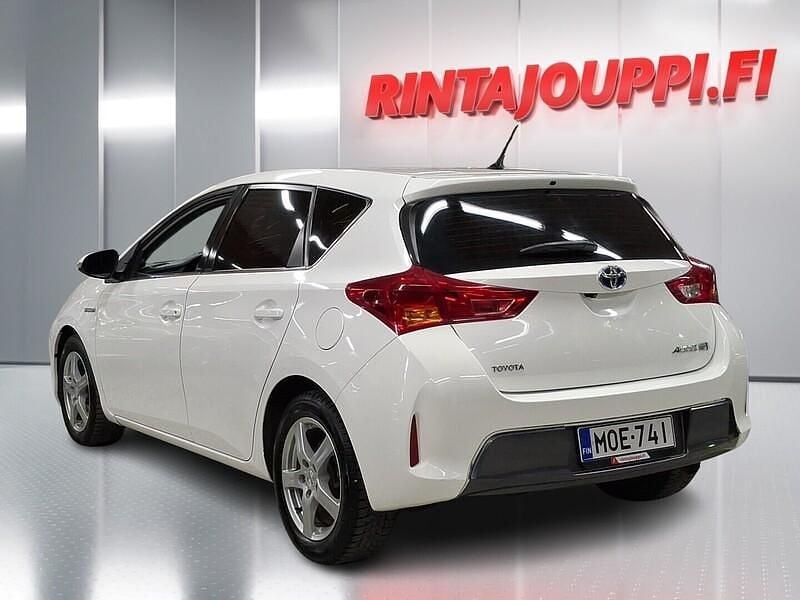 Käytetty Toyota Auris Hybrid Active 99 HP (72 kW) 2014 Valkoinen Viistoperä