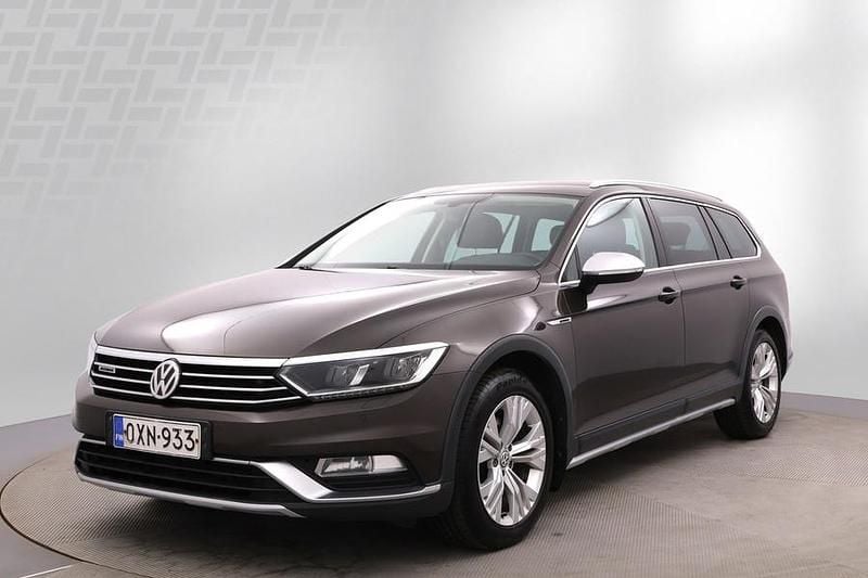 Ruskea Käytetty 2016 VW Passat Alltrack Edition Farmari | 12 500 € (Perustarjous) - Kuva 1/4