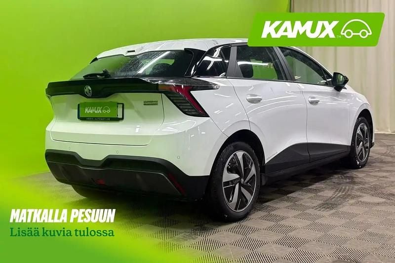 Käytetty MG MG4 EV 125 kW (170 HP) 2023 Valkoinen Viistoperä