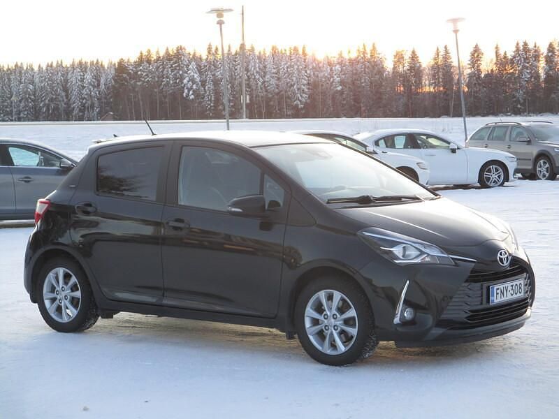Käytetty Toyota Yaris Multidrive S 112 HP (82 kW) 2019 Musta Viistoperä