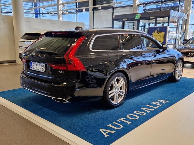 Käytetty Volvo V90 Momentum 392 HP (288 kW) 2020 Musta Farmari
