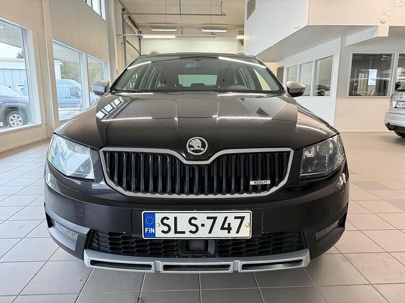 Käytetty Skoda Octavia 184 HP (135 kW) 2015 Musta Viistoperä