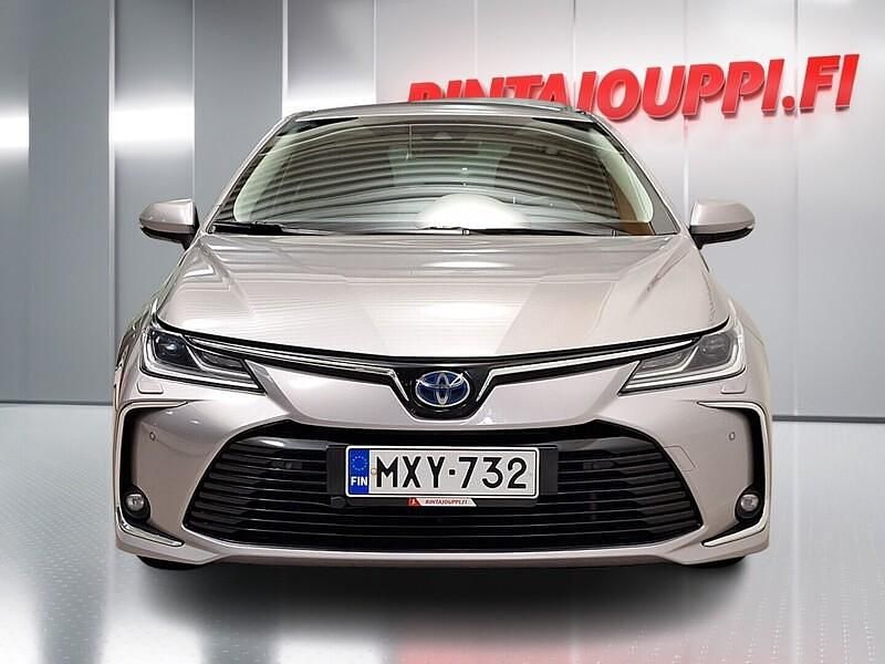 Käytetty Toyota Corolla Style 122 HP (89 kW) 2019 Hopea Sedan