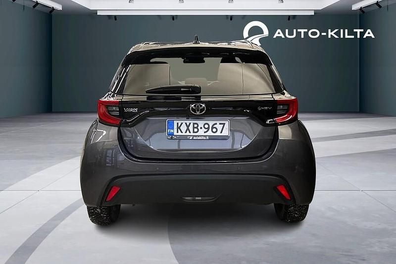Käytetty Toyota Yaris Hybrid Style 116 HP (85 kW) 2025 Met. harmaa Viistoperä
