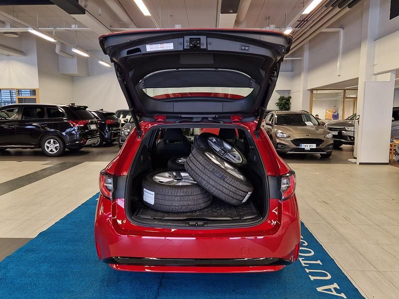 Käytetty Toyota Corolla Active 122 HP (89 kW) 2020 Punainen Farmari