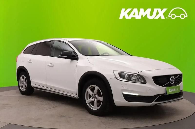 Käytetty Volvo V60 CC Momentum 204 HP (150 kW) 2015 Valkoinen Farmari