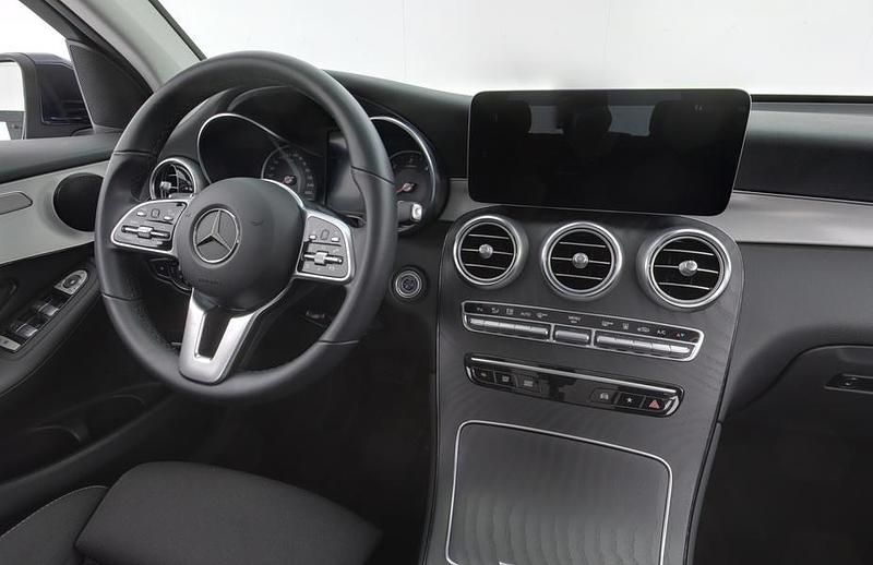 Käytetty Mercedes GLC300e Business 194 HP (142 kW) 2022 Sininen Katumaasturi