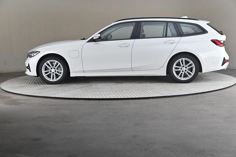Käytetty BMW 330e Sport Line 292 HP (214 kW) 2021 Farmari