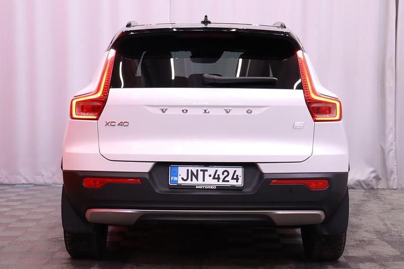 Käytetty Volvo XC40 R-Design 180 HP (132 kW) 2021 Katumaasturi
