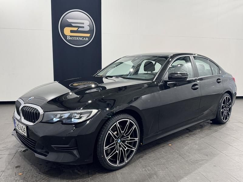 Musta Käytetty 2019 BMW 330 Sedan | 27 790 € - Kuva 1/4